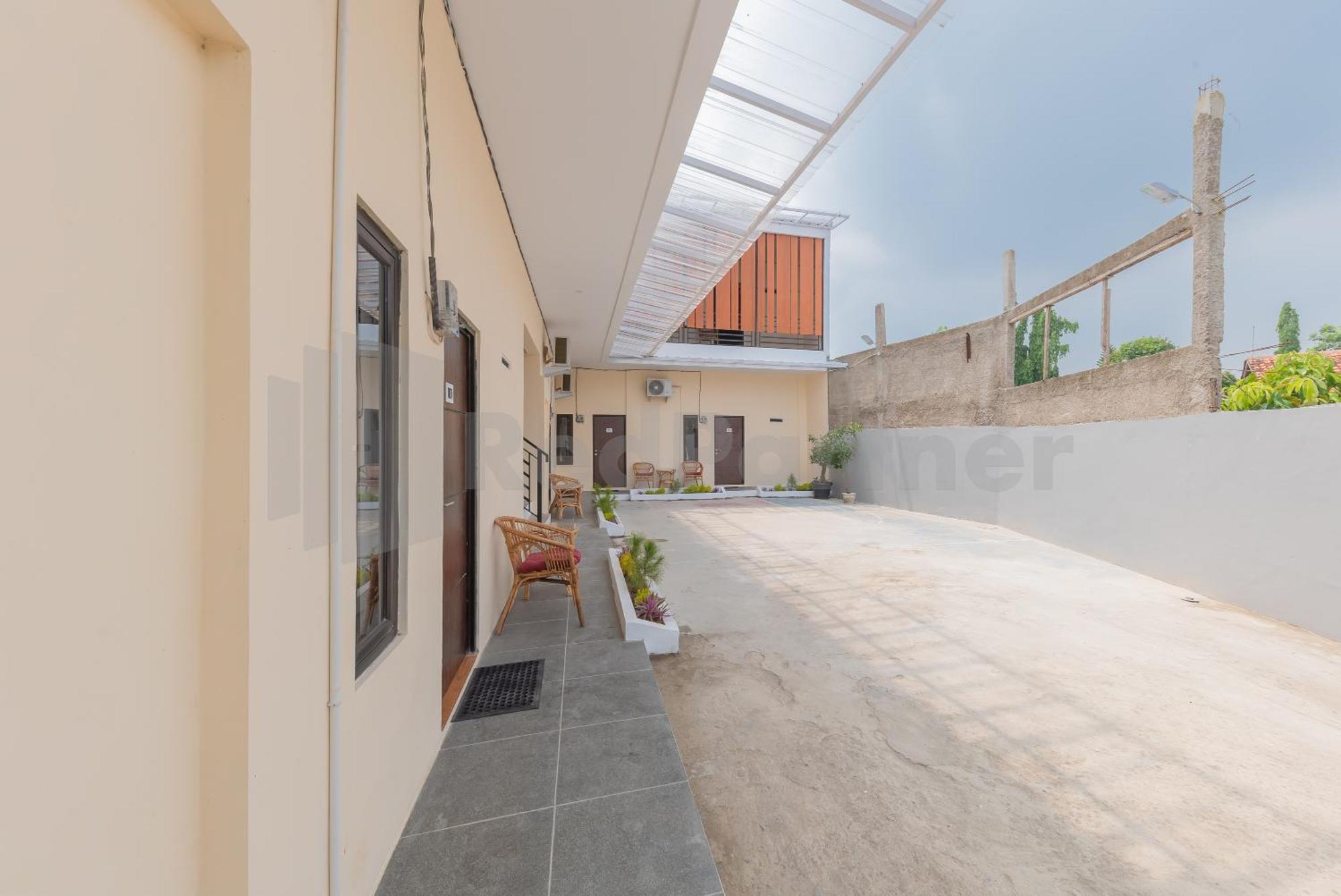 Rumah Panda Guesthouse Redpartner Tangkil  Kültér fotó